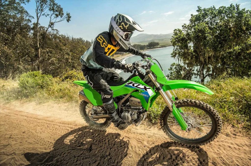 Recensione Kawasaki KLX 300R 2026: Analisi tecnica dell’enduro totale Recensione Kawasaki KLX 300R 2026