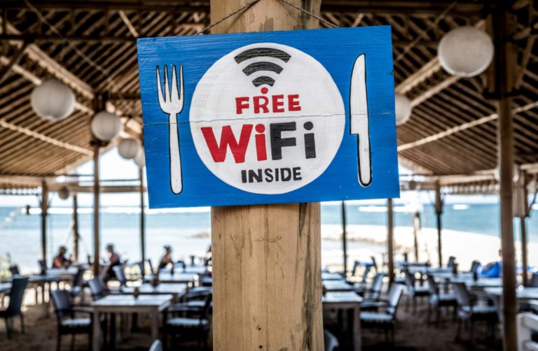 Wifi sicuro in vacanza all’estero e in hotel: la guida definitiva Wifi sicuro in vacanza all'estero e in hotel